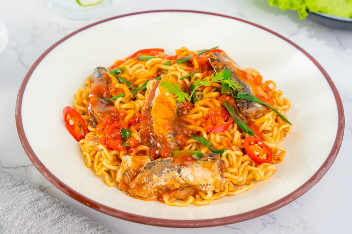 SiuKay Spicy Chicken Cheese Instant Noodles With Fish