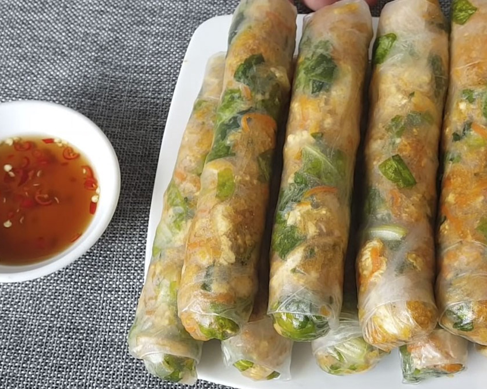 Pork skin rice paper roll